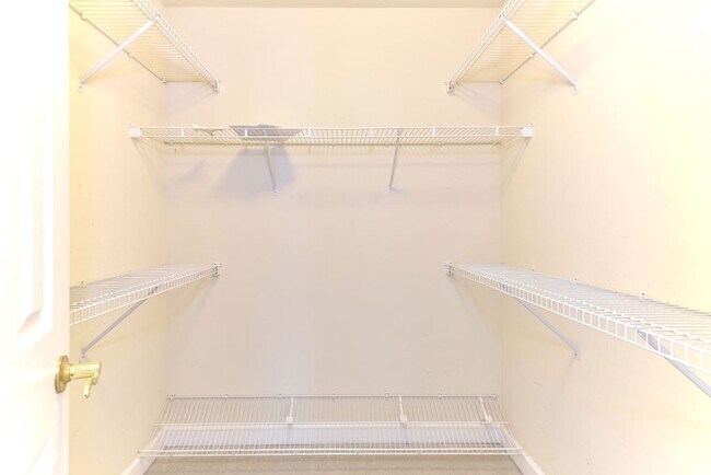 Building Photo - Low Maintenance Living in Williamsburg