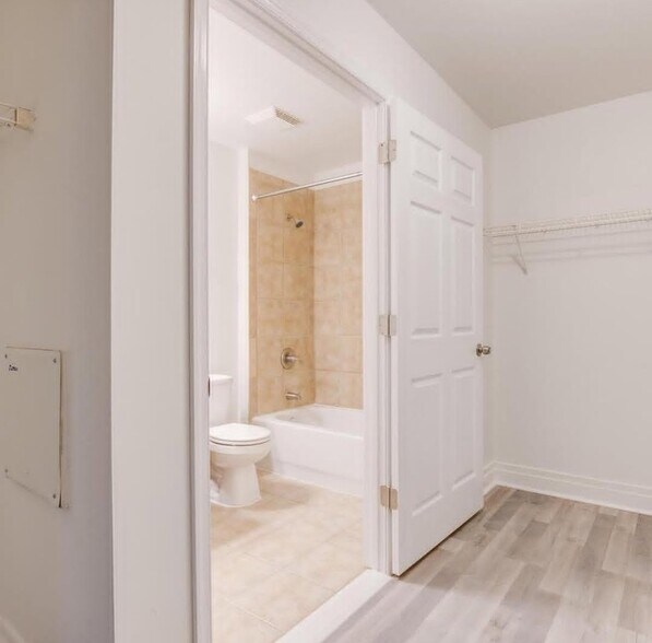 Building Photo - 2120 Vermont Ave NW