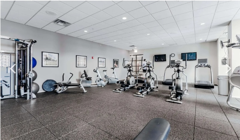 Building Photo - 6 E 9th St