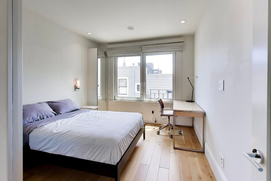 Building Photo - 533A Greenwich St