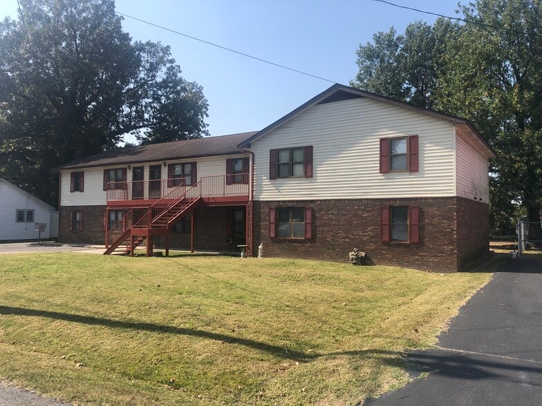 Building Photo - 719 Main St