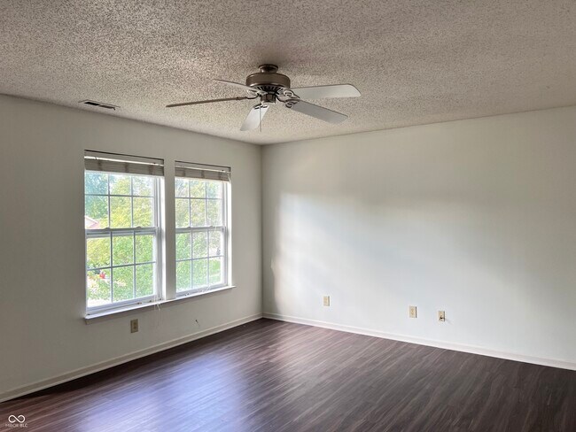Building Photo - 10400 Hickory Hill Dr