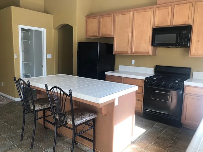 Building Photo - COMING SOON! Single family home in the SW