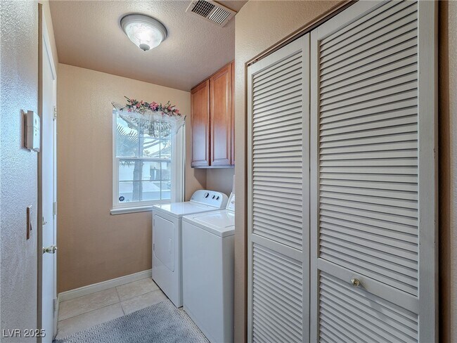 Building Photo - 2521 Seascape Dr