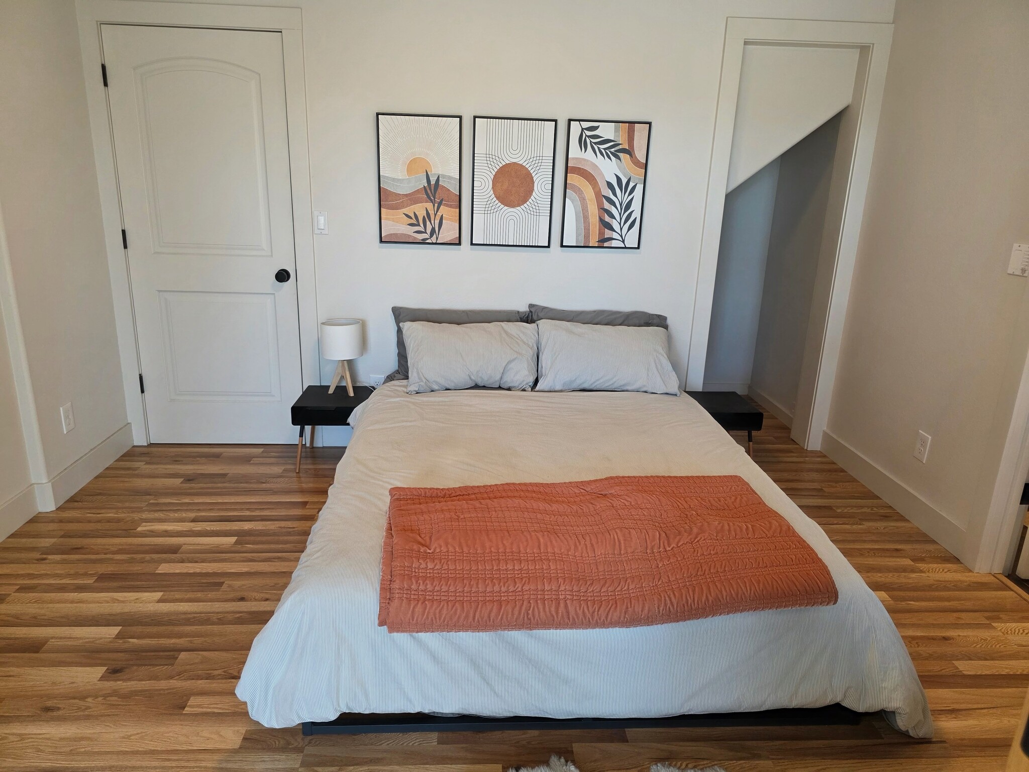 Building Photo - 1059 NW Saginaw Ave