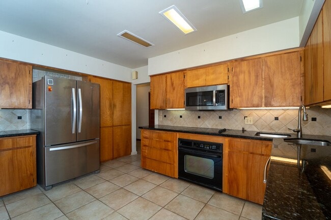 Building Photo - Davis Shore 4/2 Single Family Home