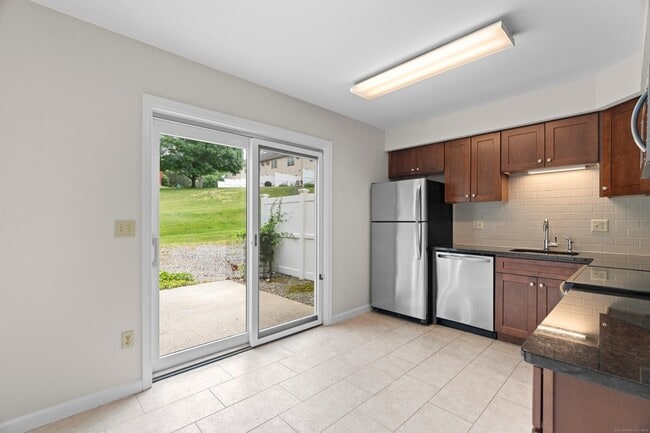 Building Photo - 28 Brantwood Dr