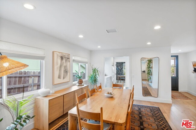 Building Photo - 5664 Coliseum St