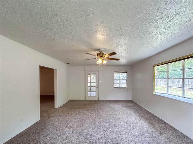Building Photo - 1425 E Windsor Dr