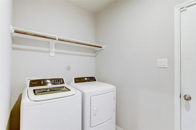 Building Photo - 16454 Rosary Pea Pl