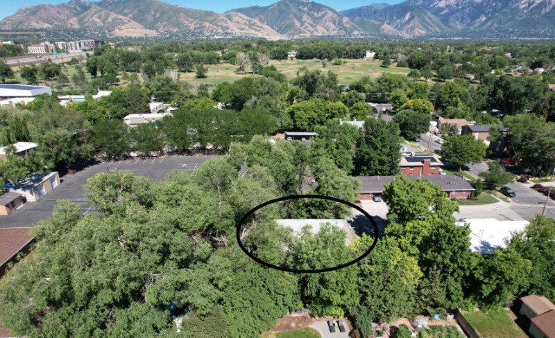 Building Photo - 831 E Stratford Ave