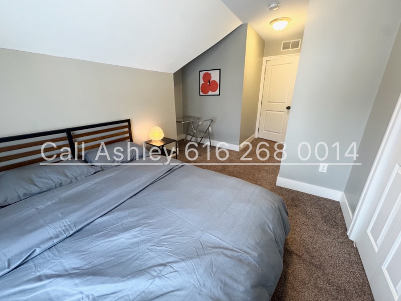 Building Photo - 1032 Logan St SE