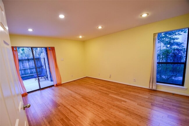 Building Photo - 1601 S Shepherd Dr