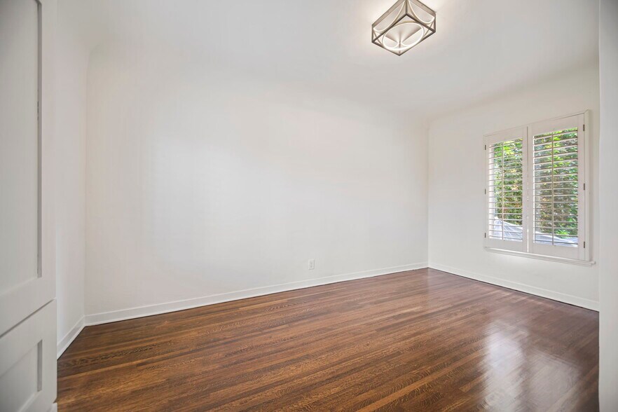 Building Photo - 1146 S Stanley Ave