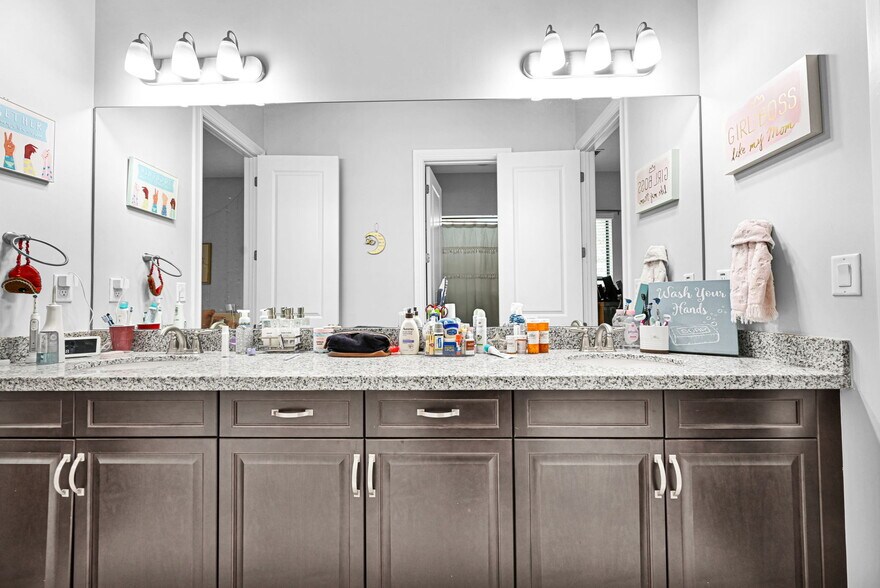 Building Photo - 8855 Watercrest Cir W