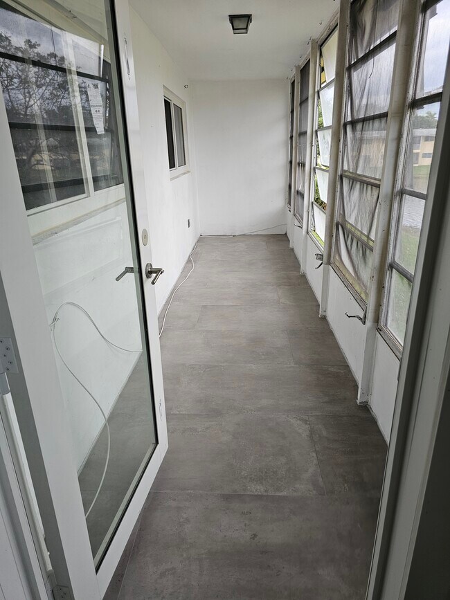 Building Photo - 20111 NE 27th Ct