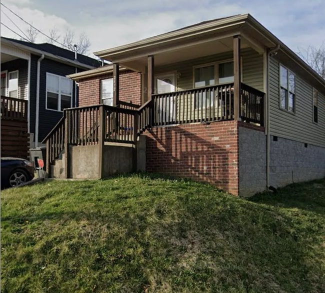 Building Photo - 2432 Adlai St