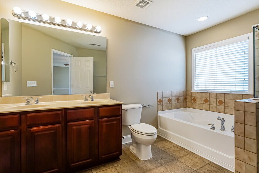 Building Photo - 124 Sleeper Car Ln