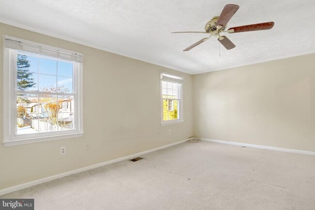 Building Photo - 5759 Independence Cir