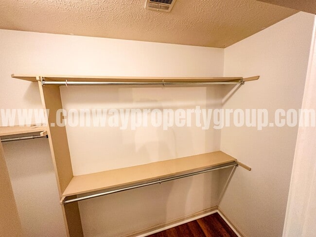 Building Photo - 1750 Longfellow Dr