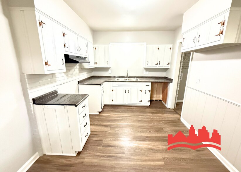 Building Photo - 4801 Dianne Dr