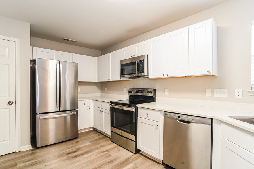 Building Photo - 2449 Reid Oaks Dr