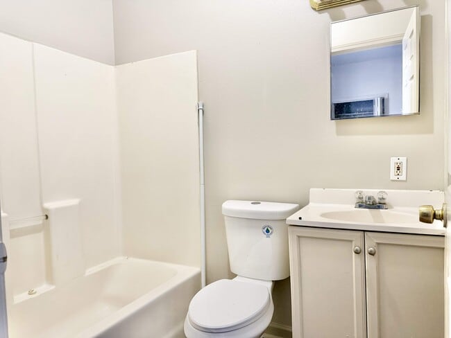 Building Photo - 1606 Myrtle Walk St