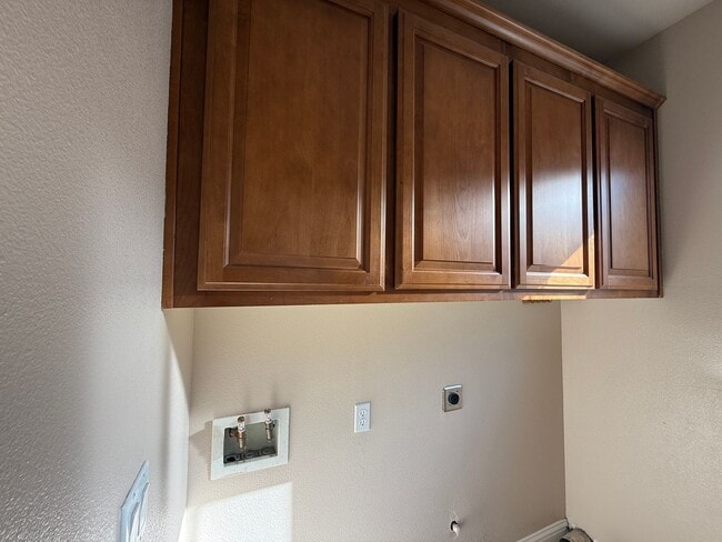 Building Photo - $4795 - Beautiful 5 Bedroom 3 Bath Home wi...