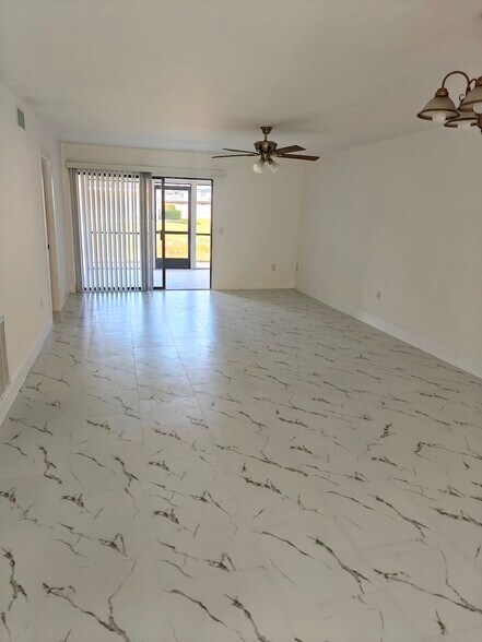 Building Photo - 151 Cypress Way E