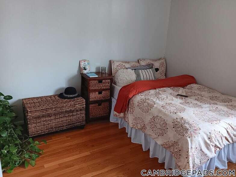 Building Photo - 20 Hubbard Ave