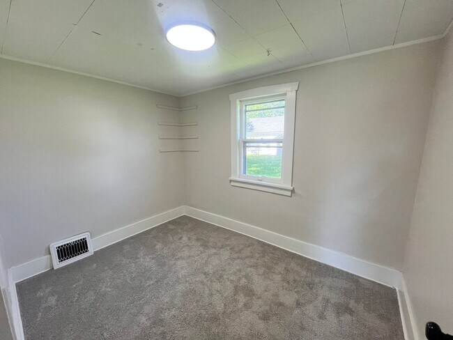 Building Photo - Adorable 1 story home is needing YOU!