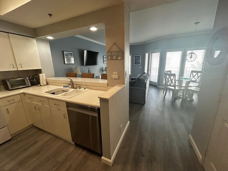 Kitchen - 655 Columbia St