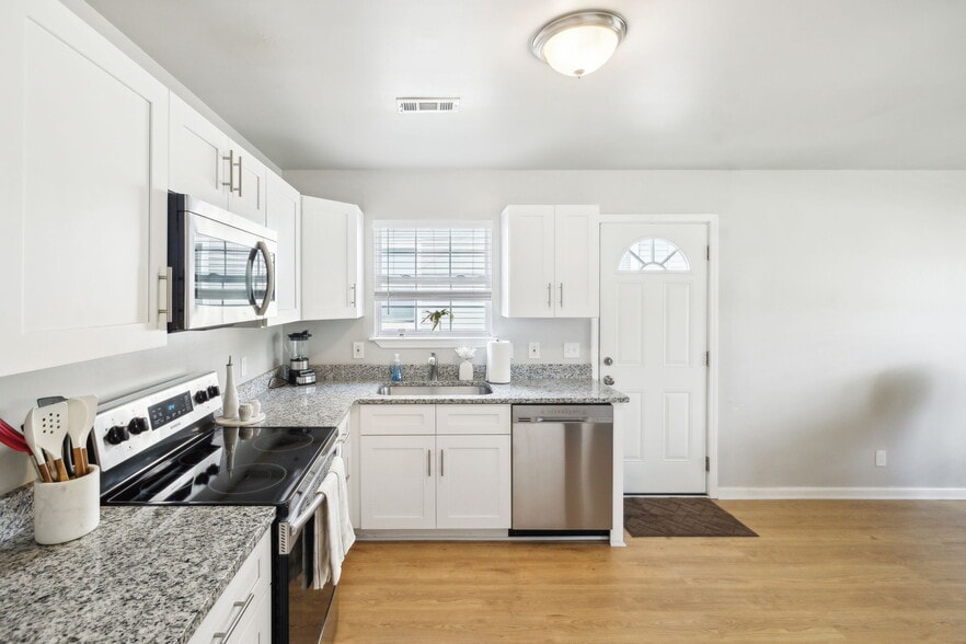 Building Photo - 226 Treutland Ave