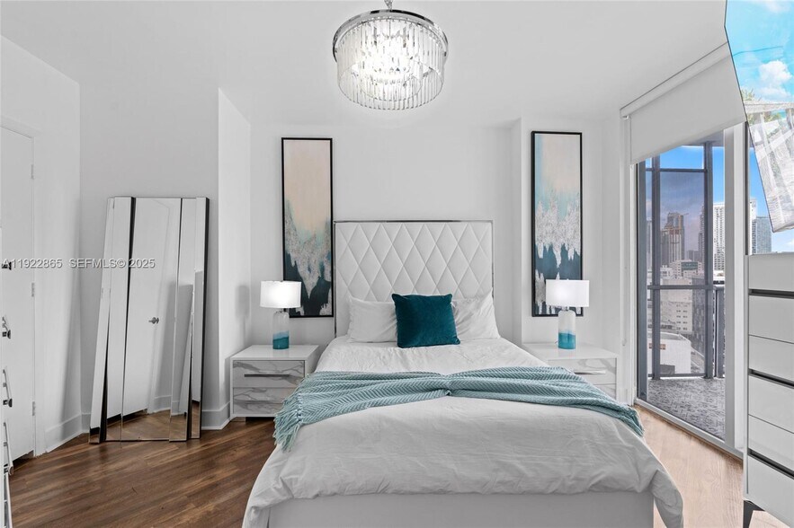 Building Photo - 350 S Miami Ave