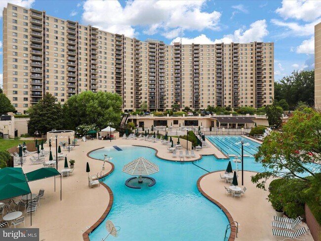 Building Photo - 203 Yoakum Pkwy
