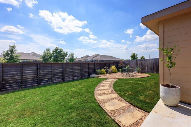 Building Photo - 206 Creek Hollow Dr