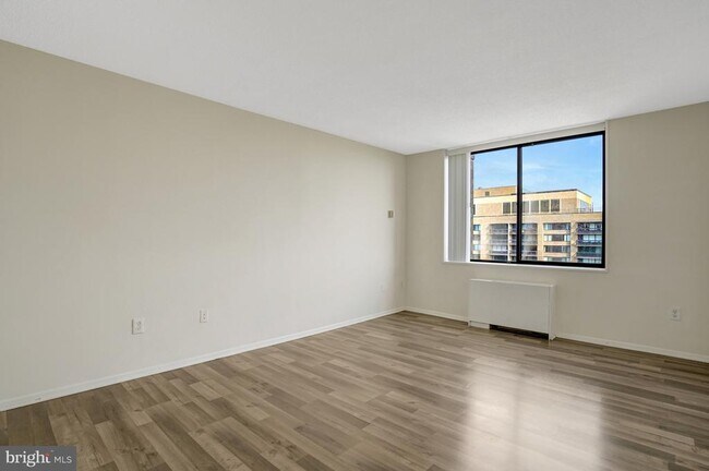 Building Photo - 3705 S George Mason Dr