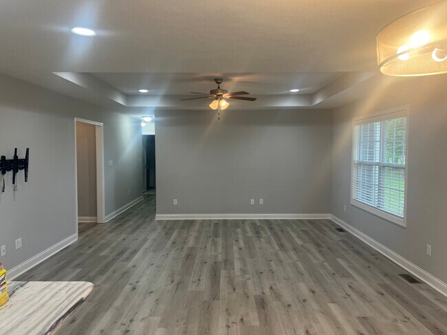 Building Photo - 728 Pleasant Meadow Ln
