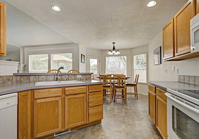 Building Photo - Bristol Heights Beauty: Single-Level 3-Car Garage Home with Private Backyard