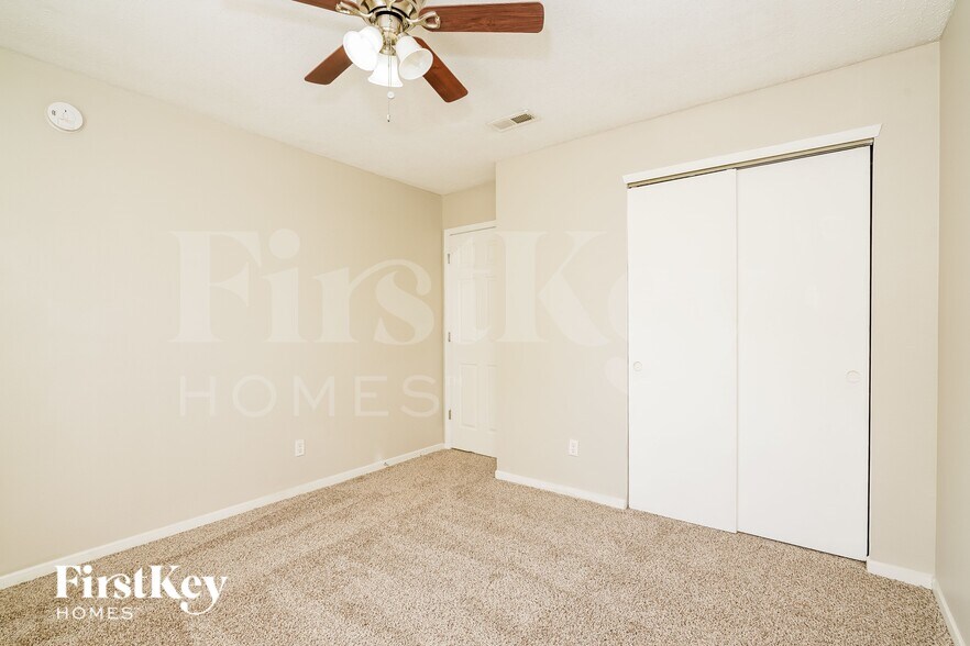 Building Photo - 8048 States Bend Dr