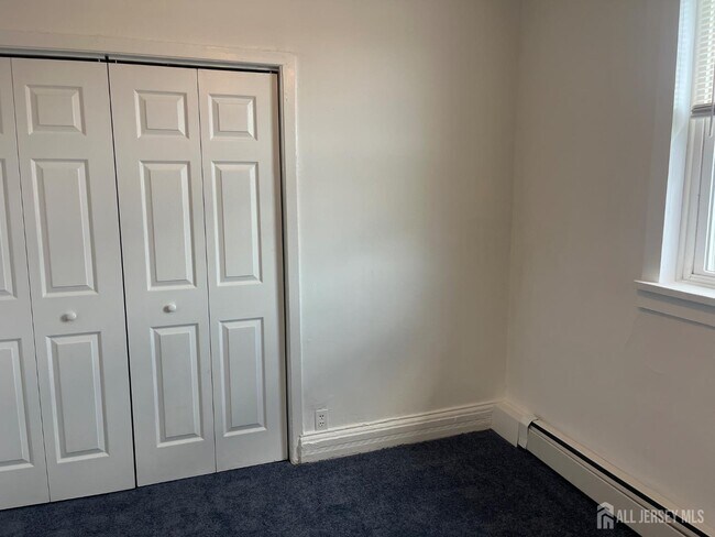 Building Photo - 110 Oak Tree Ave