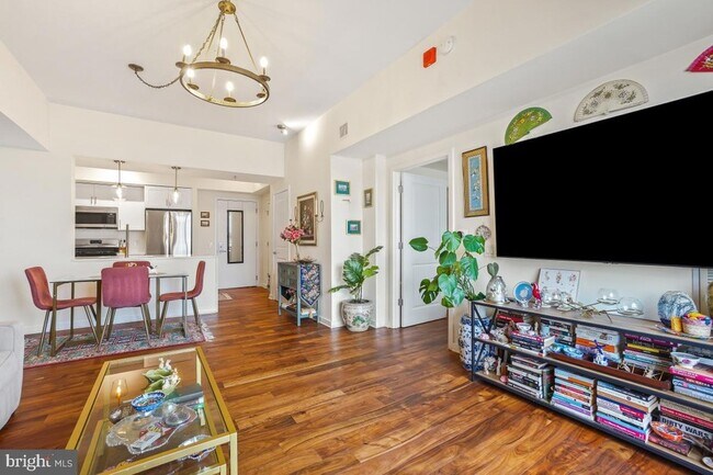 Building Photo - 475 K St NW