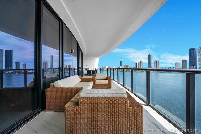 Building Photo - 5000 Island Estates Dr