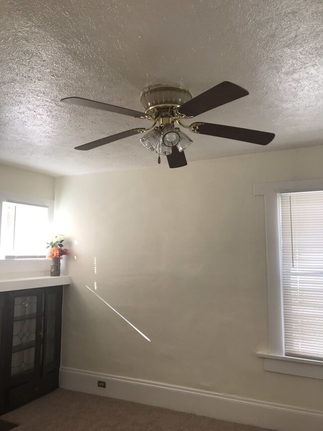 Living Room - 3422 Bosworth Rd