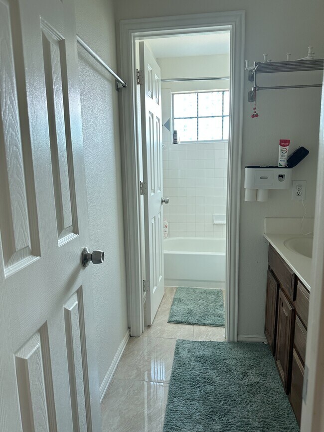 Building Photo - 9724 Wolf Creek Dr