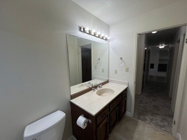 Building Photo - Single story home located in Lakewood Elementary School District!