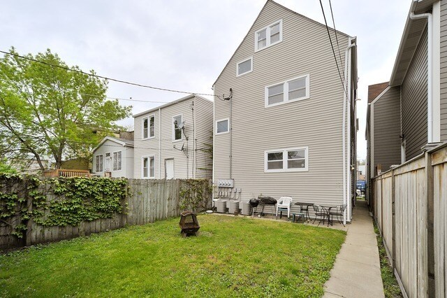 Building Photo - 1817 W Berwyn Ave