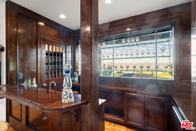 Building Photo - 3722 Alonzo Ave