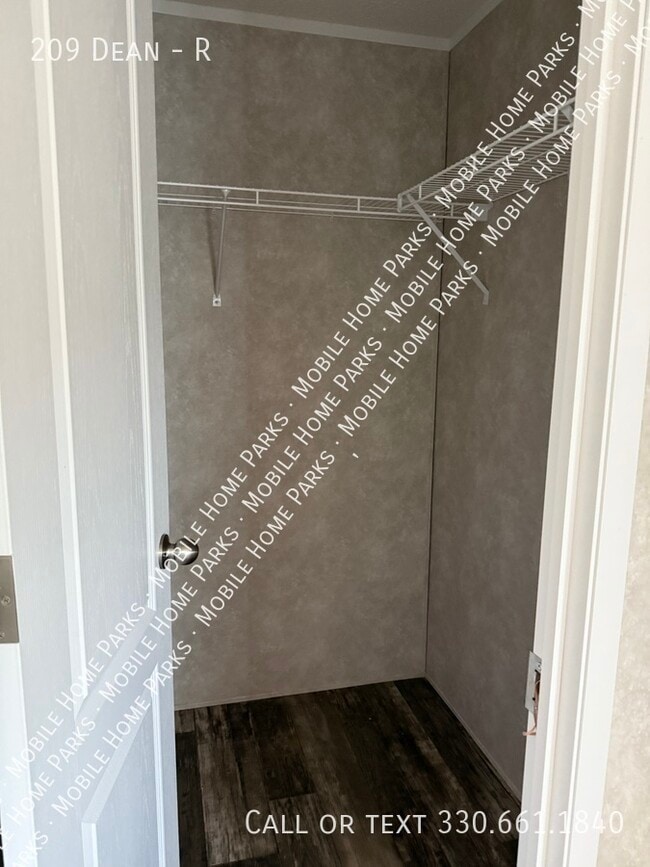 Building Photo - 209 Dean-R