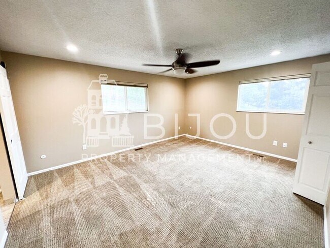 Building Photo - 355 Waco Ct